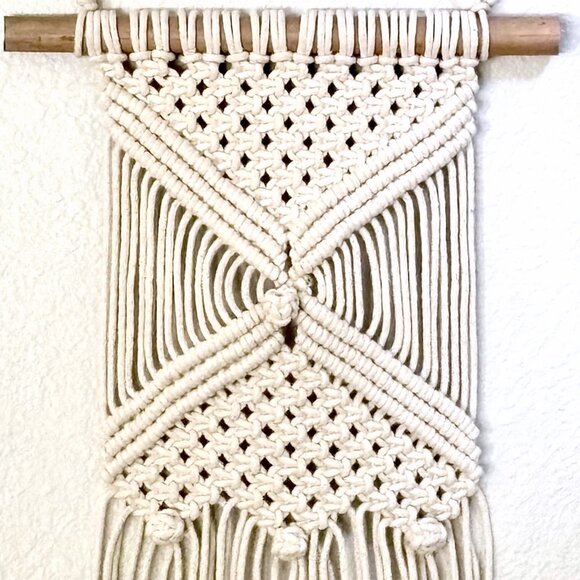 34"L Handcrafted Artisanal Beige Contemporary Macramé Wall Hanging Tapestry New - Picture 3 of 4